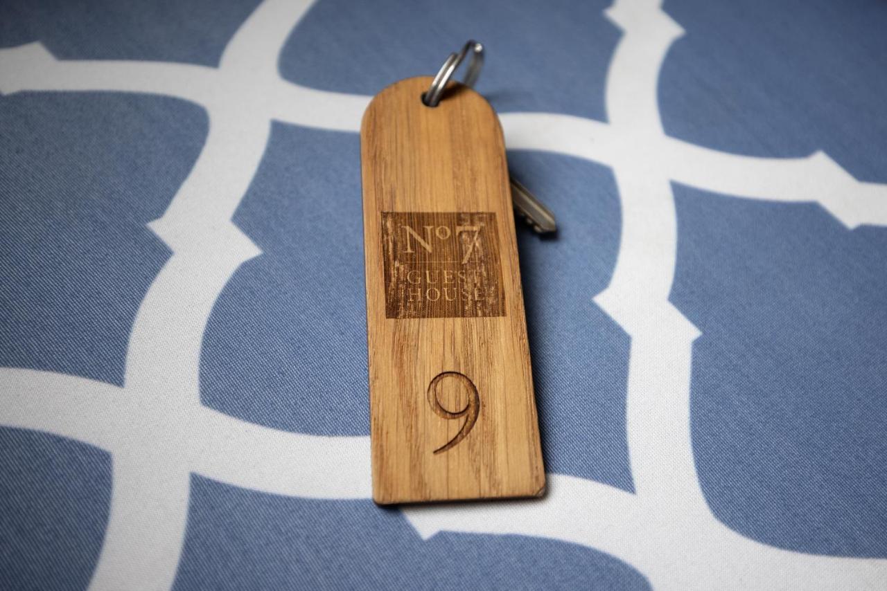 Number 7 Guest House 휫비 외부 사진