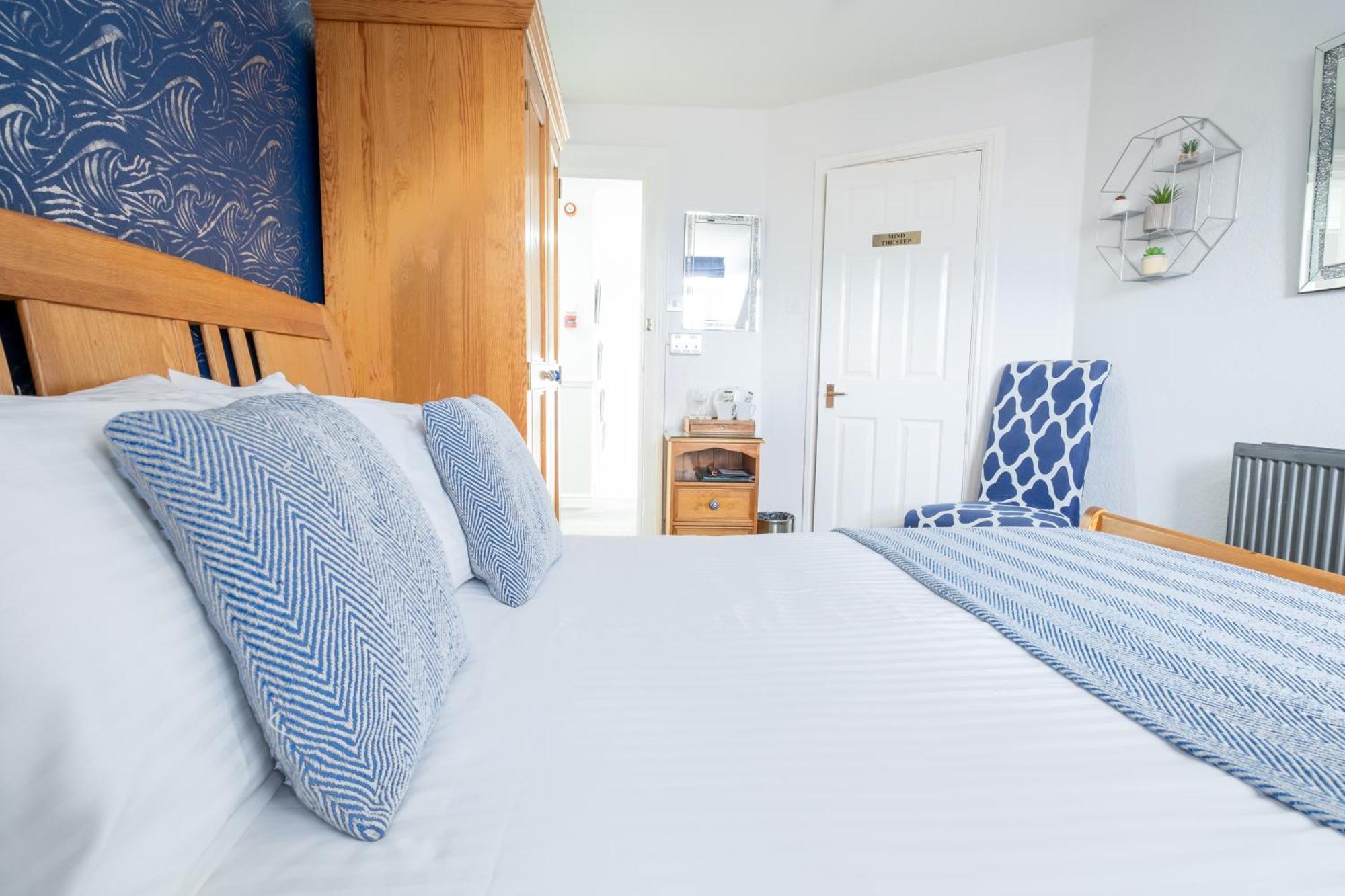 Number 7 Guest House 휫비 외부 사진